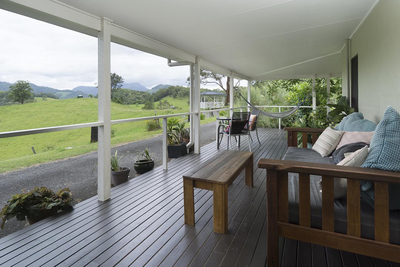 ฮิลล์เครสต์ เมาน์เทน วิว รีทรีต Bed & Breakfast Crystal Creek ภายนอก รูปภาพ