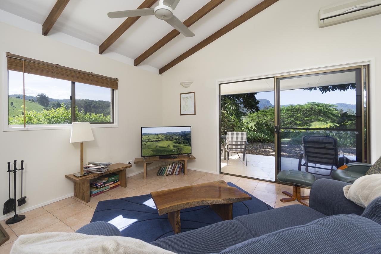 ฮิลล์เครสต์ เมาน์เทน วิว รีทรีต Bed & Breakfast Crystal Creek ภายนอก รูปภาพ