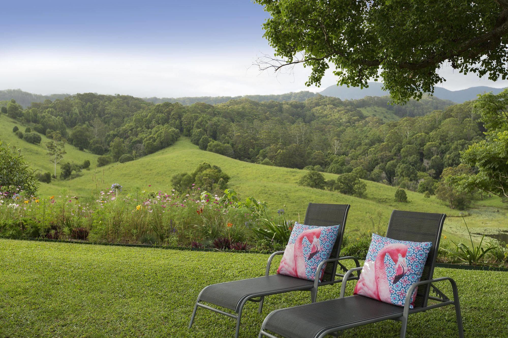 ฮิลล์เครสต์ เมาน์เทน วิว รีทรีต Bed & Breakfast Crystal Creek ภายนอก รูปภาพ
