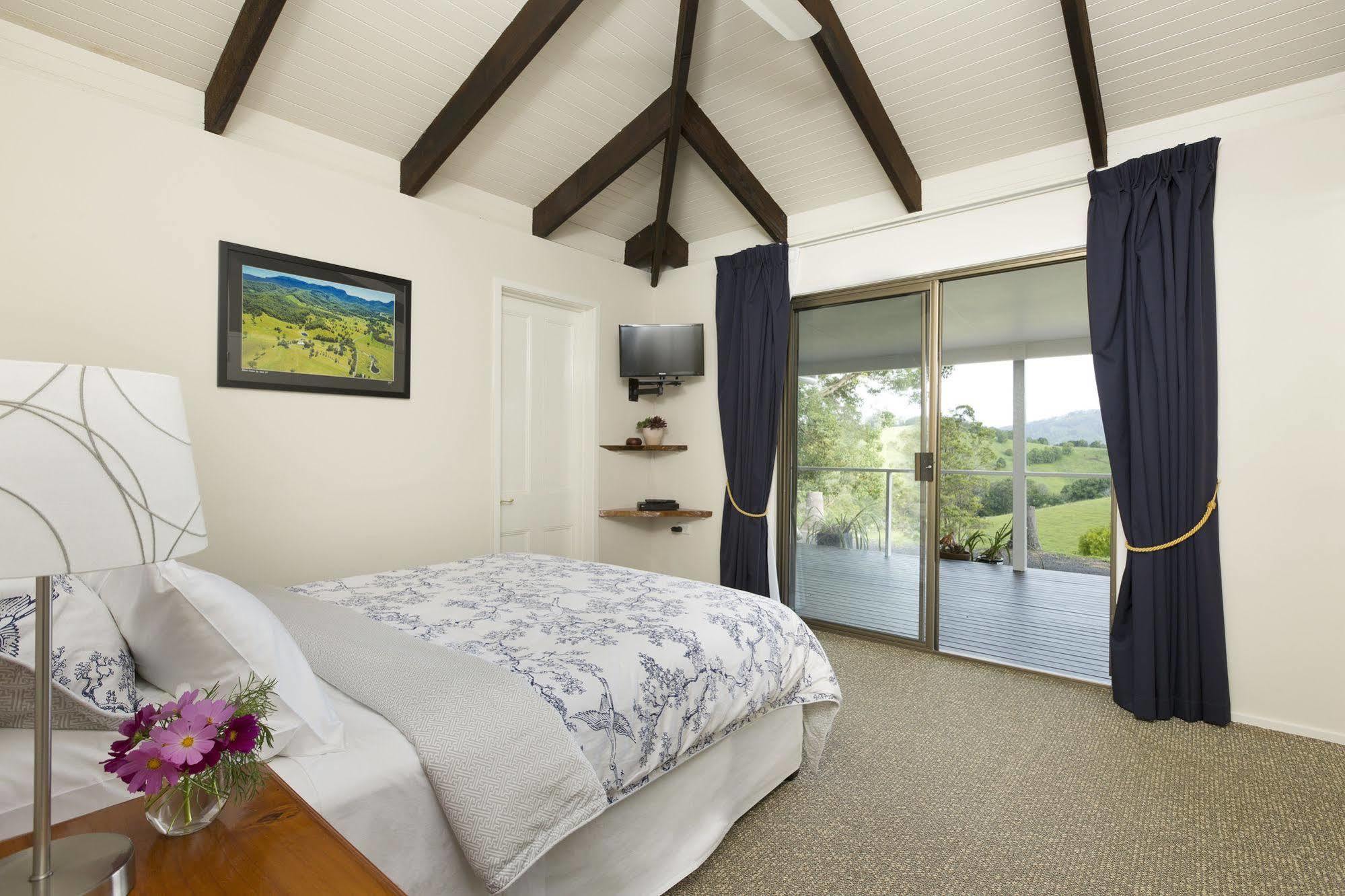 ฮิลล์เครสต์ เมาน์เทน วิว รีทรีต Bed & Breakfast Crystal Creek ภายนอก รูปภาพ