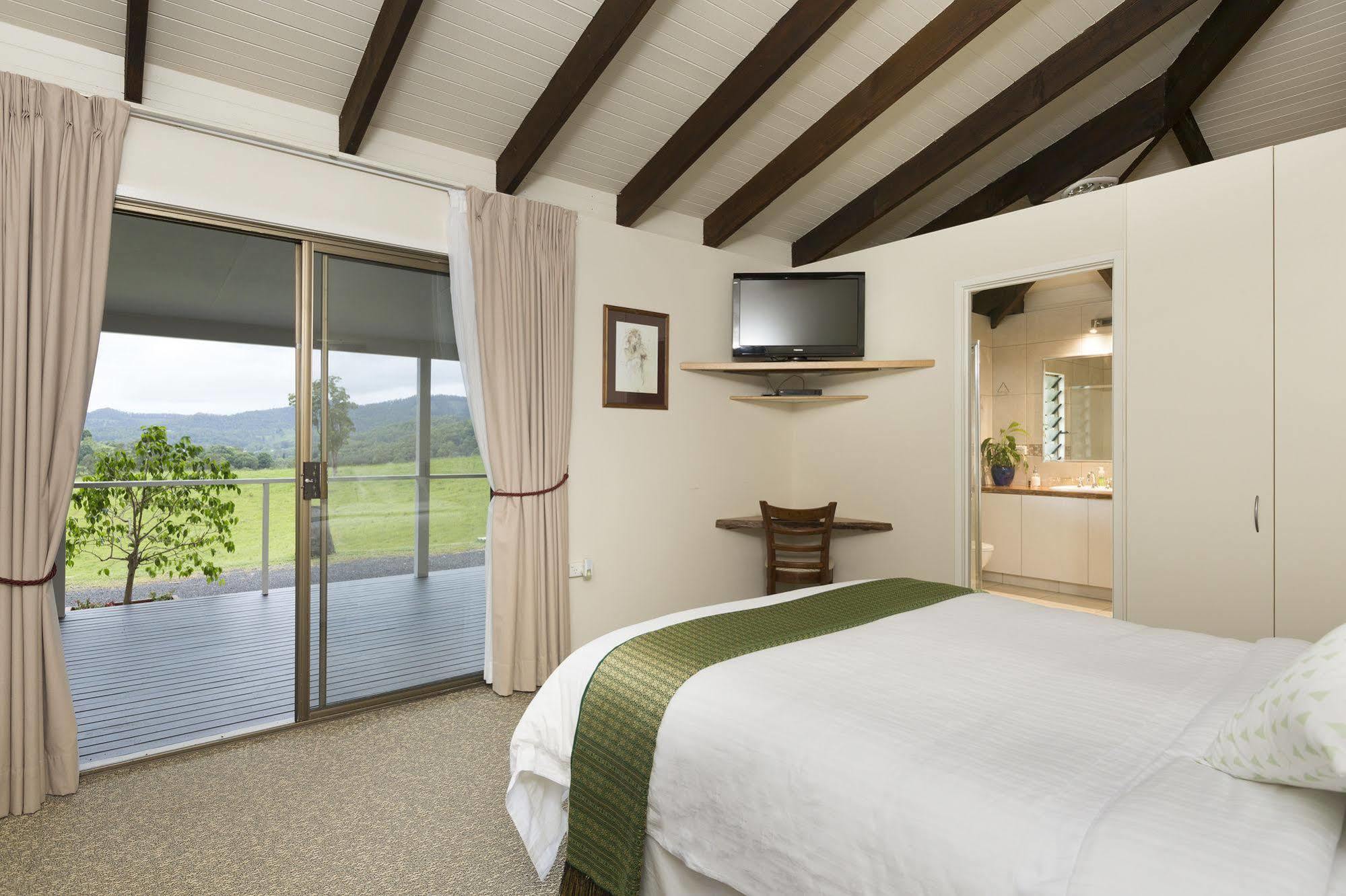 ฮิลล์เครสต์ เมาน์เทน วิว รีทรีต Bed & Breakfast Crystal Creek ภายนอก รูปภาพ