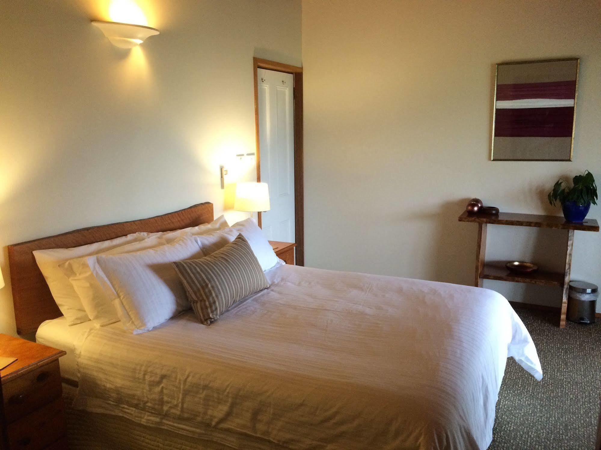 ฮิลล์เครสต์ เมาน์เทน วิว รีทรีต Bed & Breakfast Crystal Creek ภายนอก รูปภาพ