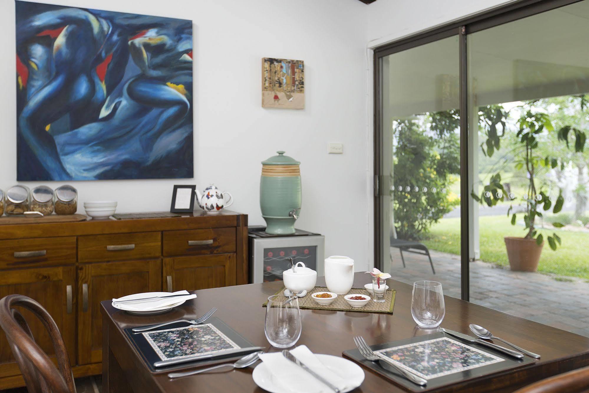 ฮิลล์เครสต์ เมาน์เทน วิว รีทรีต Bed & Breakfast Crystal Creek ภายนอก รูปภาพ